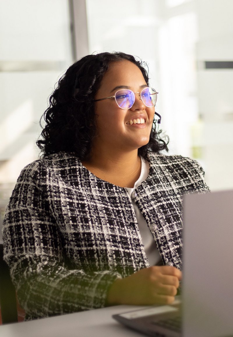 Anacary Azocar-Salazar im freundlichen Gespräch im Konferenzraum